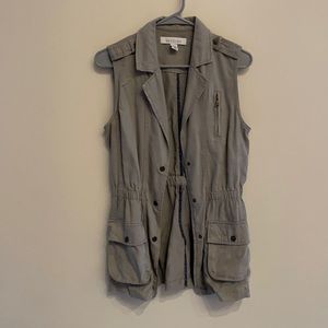 Button down sleeveless jacket/vest